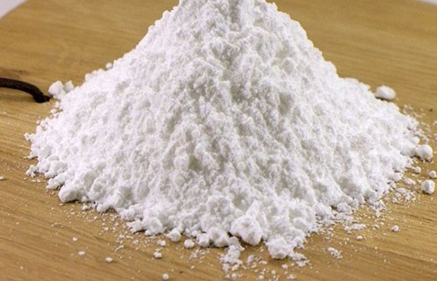 Mẹo làm sạch sofa da bị mốc bằng baking soda