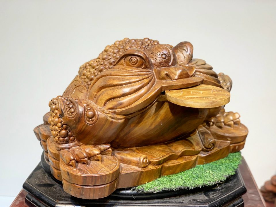 Món đồ trưng bày phòng khách phong thủy: Thiềm thừ 